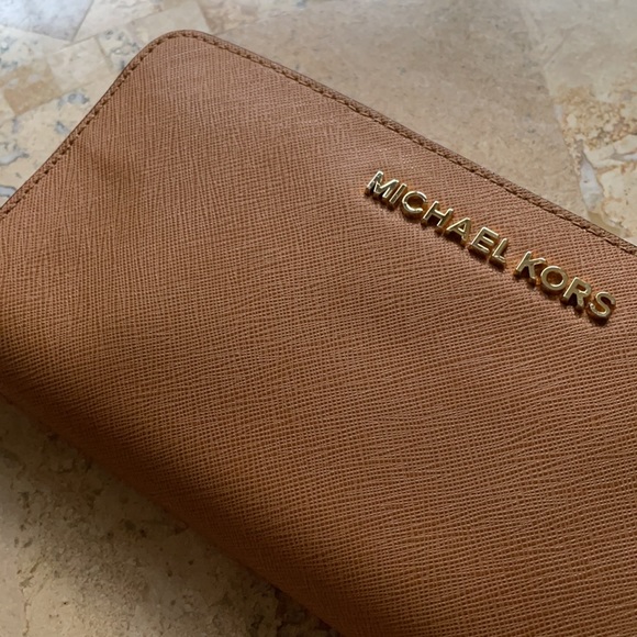 Michael Kors Camel Leather Wallet - Picture 1 of 6